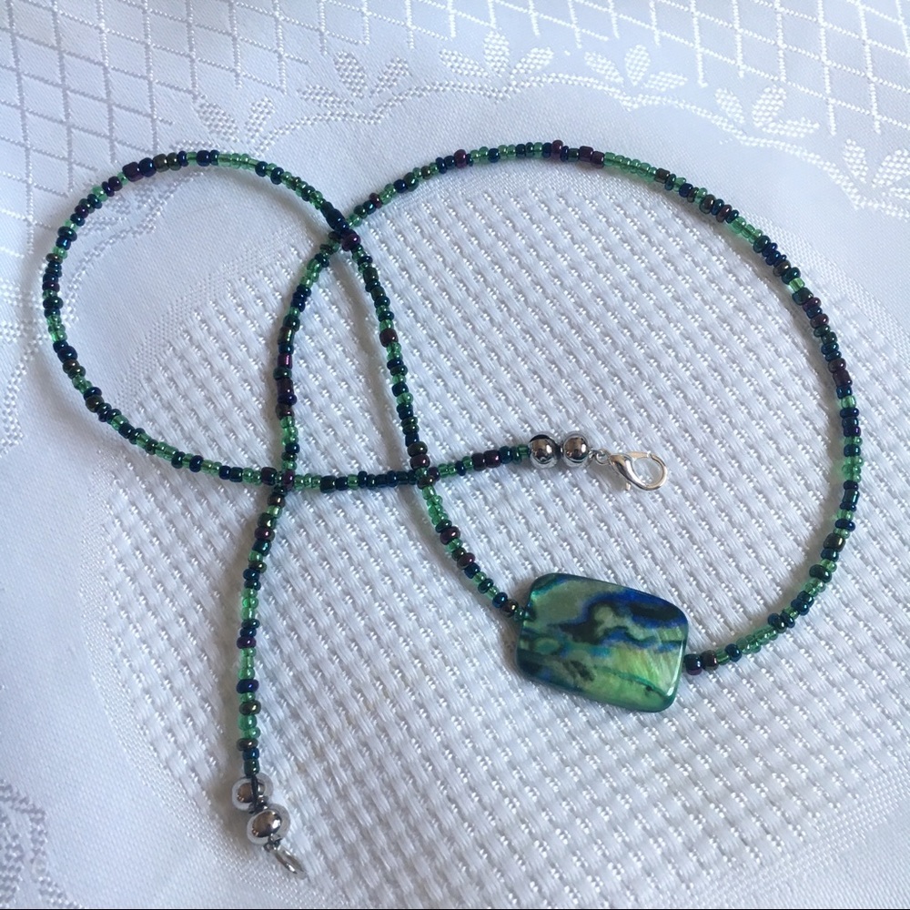 Natural shell green blue necklace - Picture 5 of 8